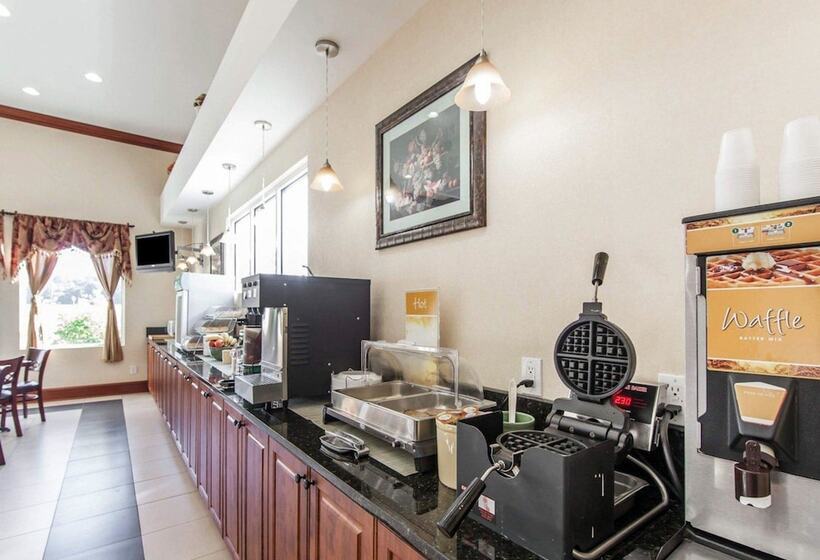 호텔 Quality Inn & Suites