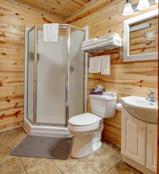 هتل Rock Crest Lodge And Cabins