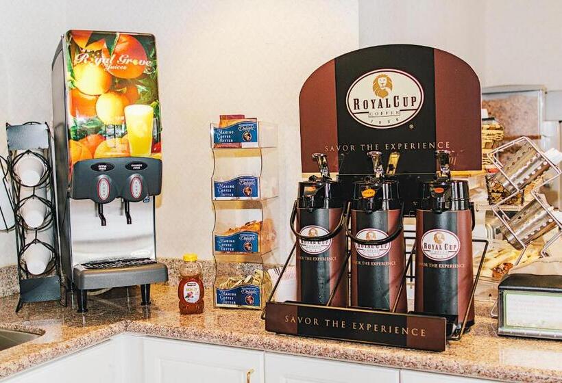 بنسيون Fairbridge Inn & Suites Dupont