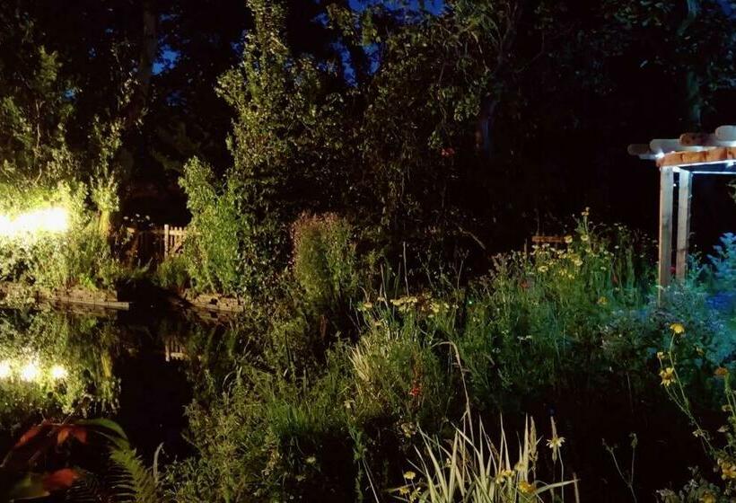 Stunning 2 Bedroom Log Cabin