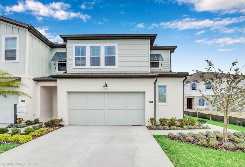 Sunny Amp Bright Modern Retreat