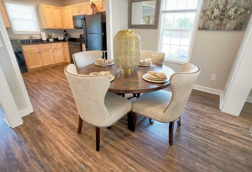 Kannapolis Elegant Townhouse   Pet Friendly