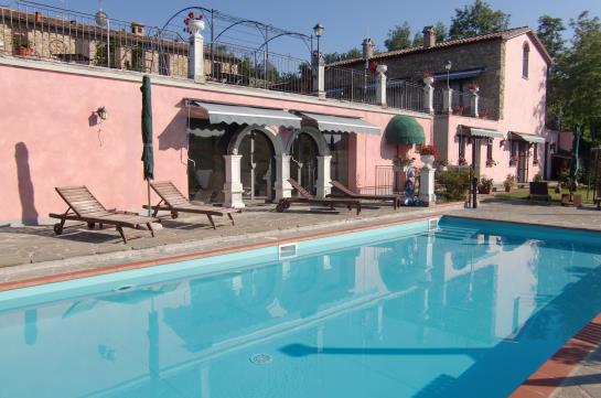 فندق I Quattro Passeri Country House