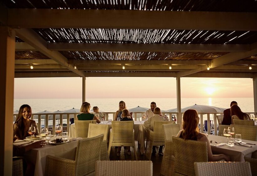 هتل Robinson Apulia  All Inclusive