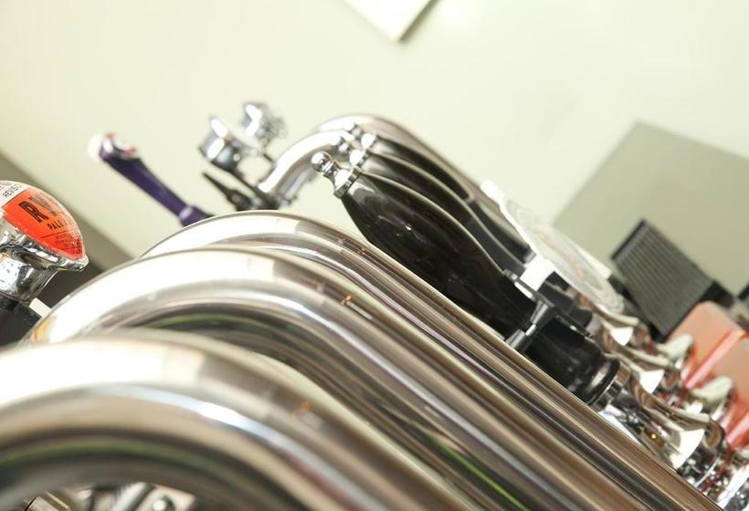 هتل The Warwick Arms