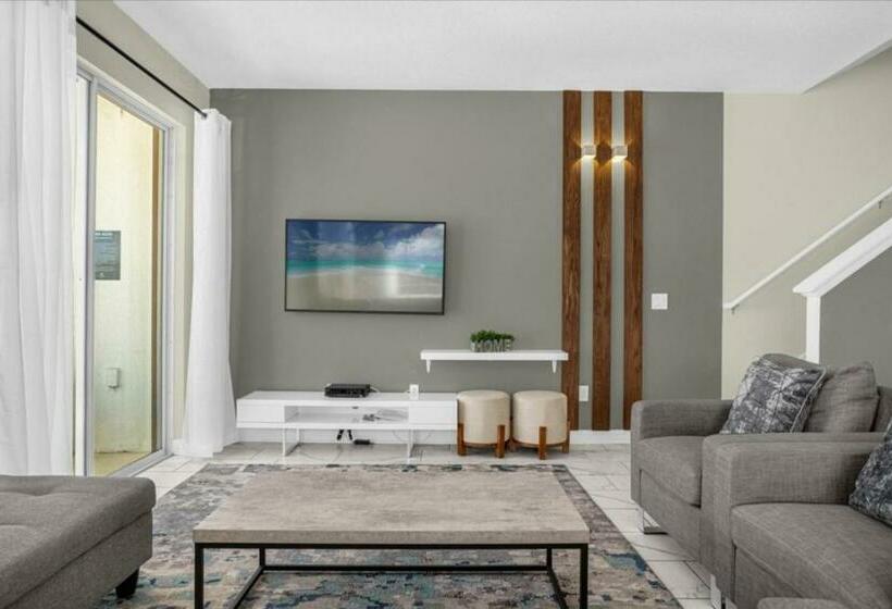 5 Bedrooms 4 Bathrooms Storey Lake 4955 Wa