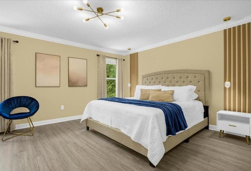 6 Bedrooms   5 Bathrooms   Paradise Palms 8852 Cp