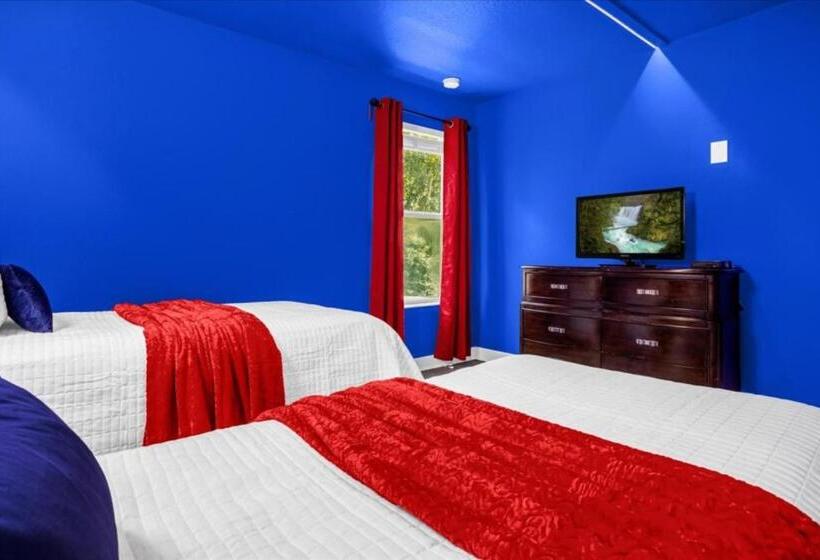 6 Bedrooms   5 Bathrooms   Paradise Palms 8852 Cp