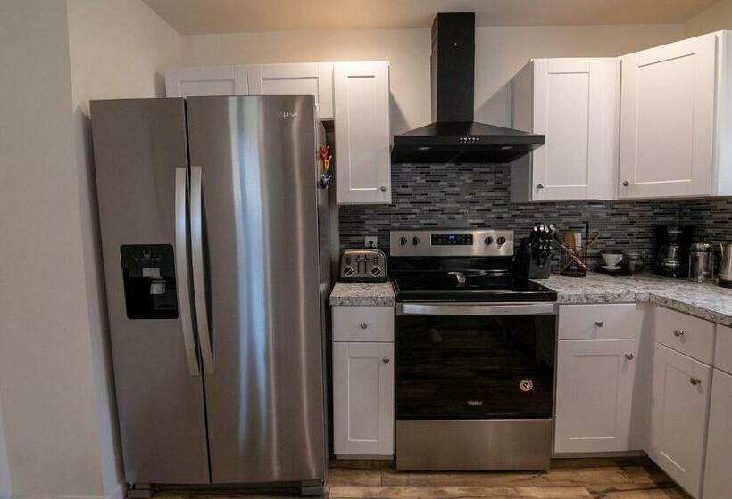 Pocono Lake Retreat   Relaxing 3bdm Retreat W/ High Speed Wi Fi, Work Space And Firepit