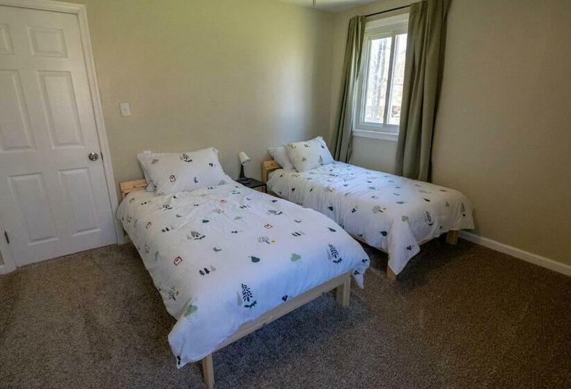 Pocono Lake Retreat   Relaxing 3bdm Retreat W/ High Speed Wi Fi, Work Space And Firepit