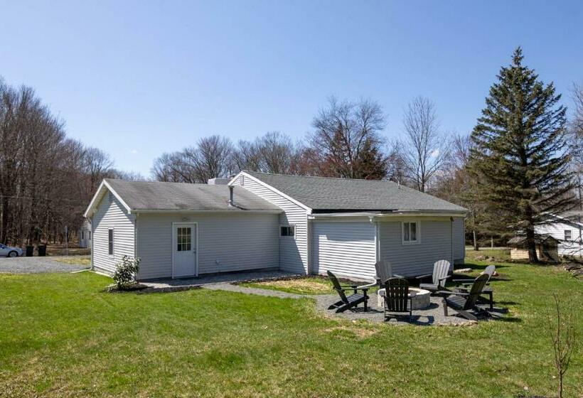 Pocono Lake Retreat   Relaxing 3bdm Retreat W/ High Speed Wi Fi, Work Space And Firepit