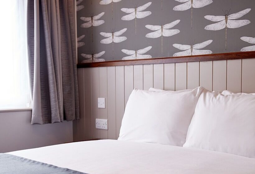 هتل Chase Inn By Greene King Inns