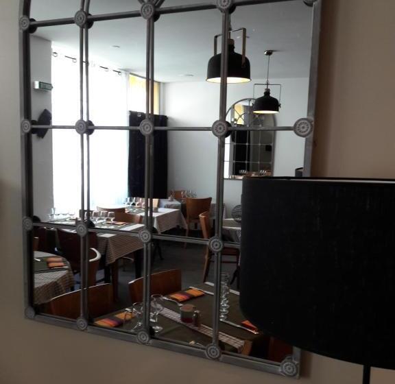 هتل Hôtel Restaurant Chez Carrière