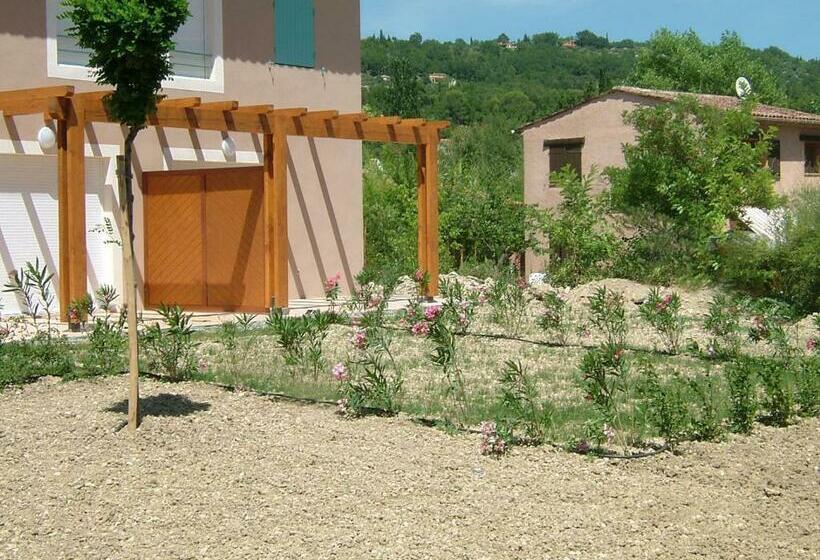 בית מלון כפרי Résidence Lagrange Vacances Les Bastides Des Chaumettes