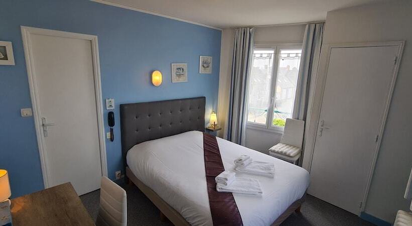 ホテル Logis Hôtel Le Bretagne