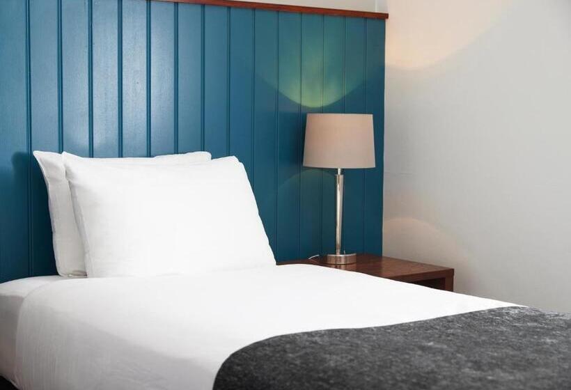 هتل The Longshoot