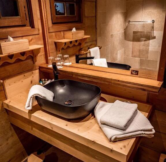 Les Chalets De La Serraz