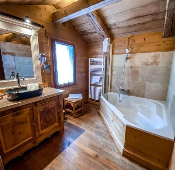 Les Chalets De La Serraz