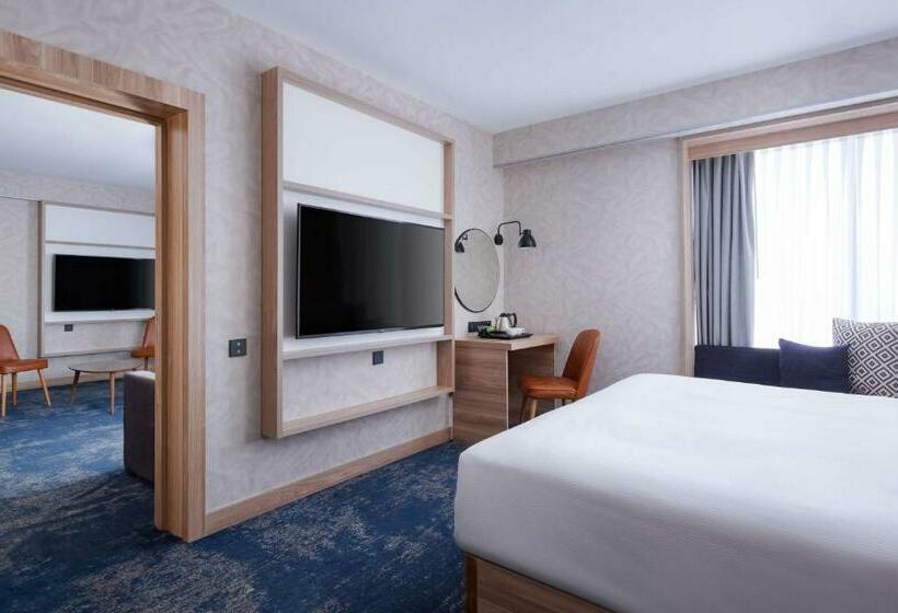בית מלון כפרי Hilton Garden Inn Samarkand