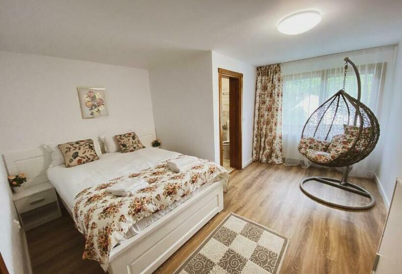 بنسيون Casa Cu Vitralii