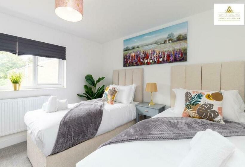 Contractors Accommodation 3bed 2bath House Free Off Street Parking For 2 Cars Wifi Stevenage Hertfor