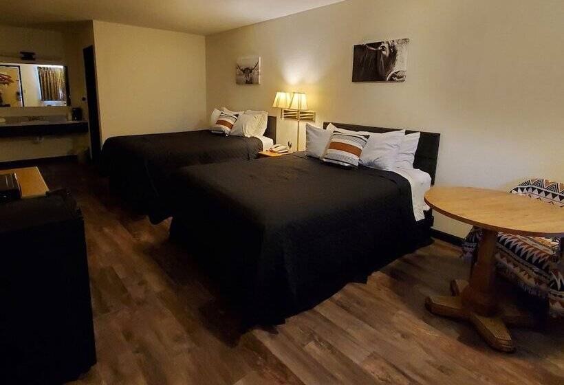 מוטל Cactus Inn & Suites