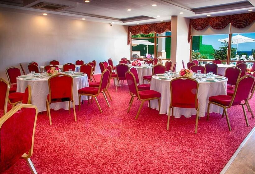 هتل Westport Istanbul Resort & Spa
