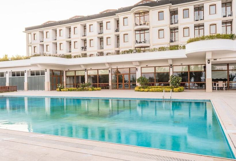هتل Westport Istanbul Resort & Spa