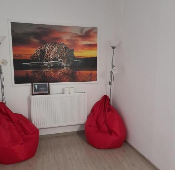 پانسیون Casa Adrian