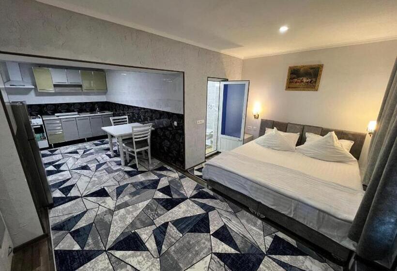 פנסיון Nemo Guest House With Free Pool