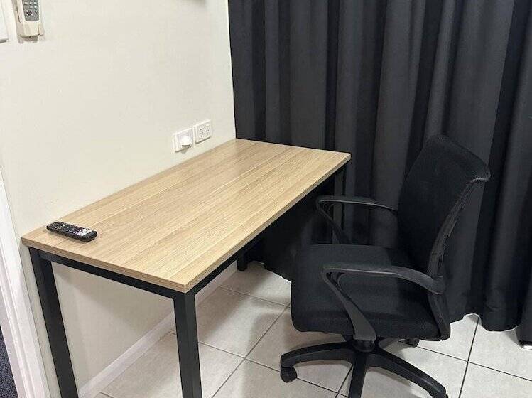 فندق Emerald Inn By Travellers