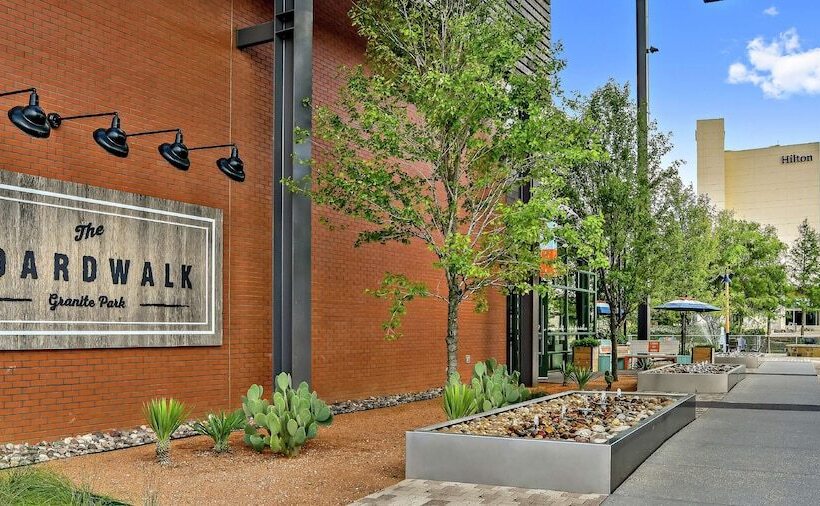 בית מלון כפרי Hilton Dallas/plano Granite Park