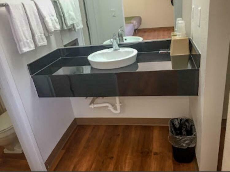 בית מלון כפרי American Inn