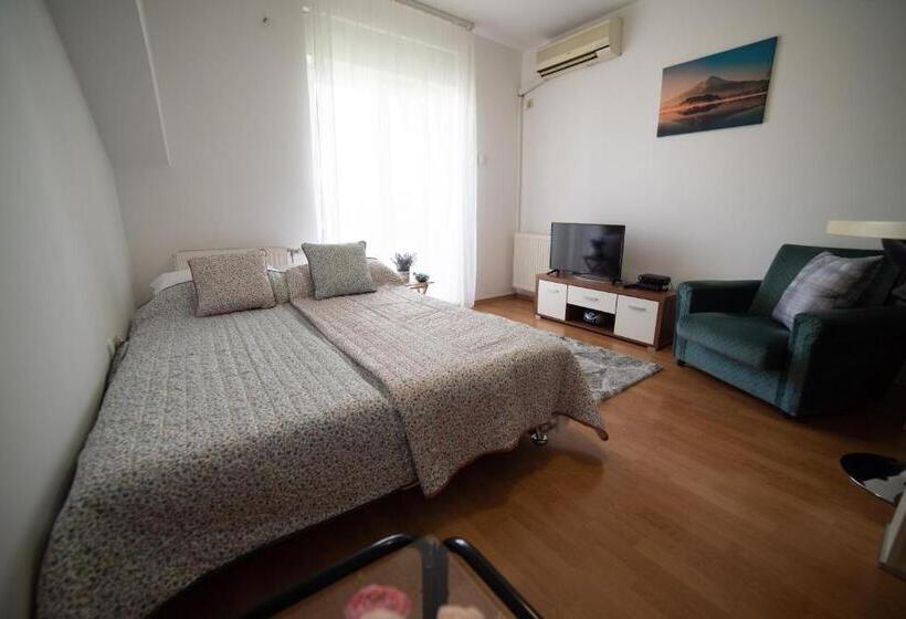 Apartment Vera With Free Garage