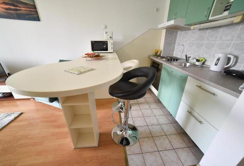 Apartment Vera With Free Garage