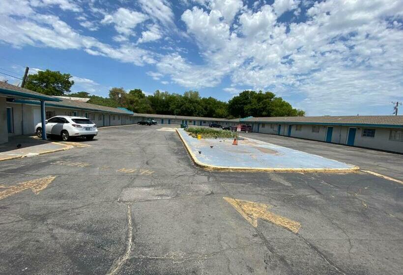 Отель Western Inn