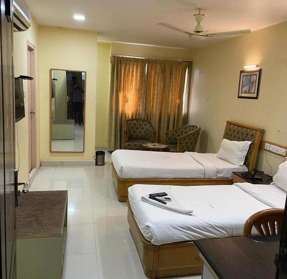 Nakshatree Hotels, Maruthi Residency  Mogappair