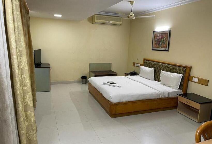 Nakshatree Hotels, Maruthi Residency  Mogappair