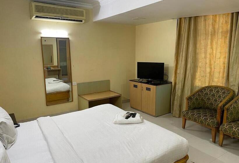 Nakshatree Hotels, Maruthi Residency  Mogappair