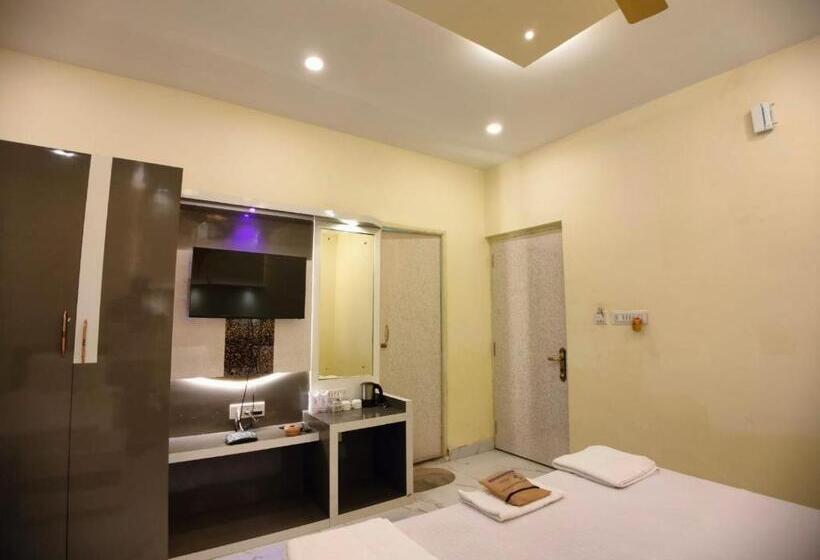 فندق Hindusthan Inn On Beach