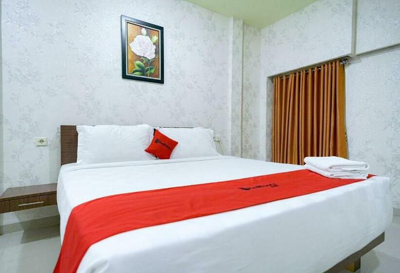 فندق Reddoorz Plus @ Jalan Fl Lumban Tobing Sibolga