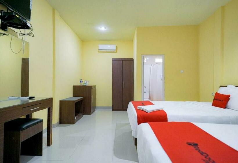 فندق Reddoorz Plus @ Jalan Fl Lumban Tobing Sibolga