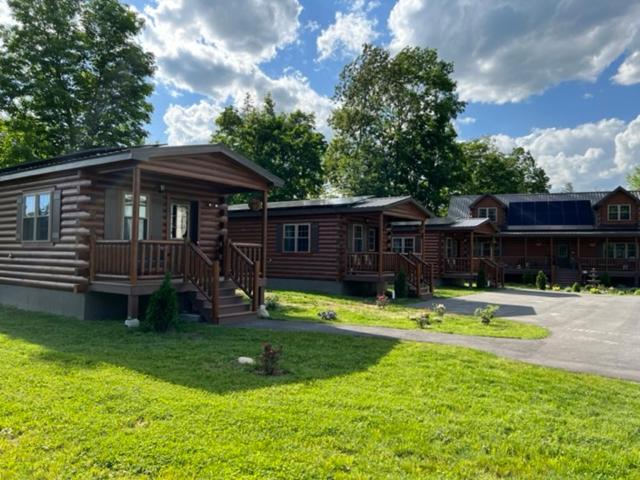 بنسيون Lincoln Log Cabins