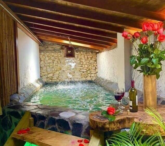 هتل Oru Campestre