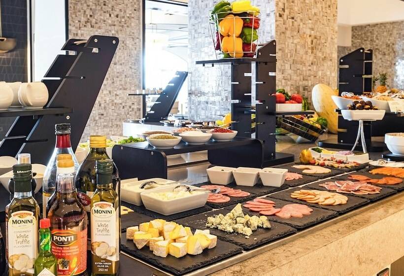 בית מלון כפרי Hilton Samarkand Regency