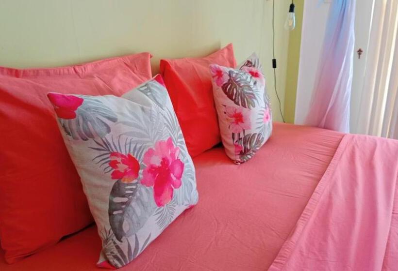Black Sand Hostel Amed