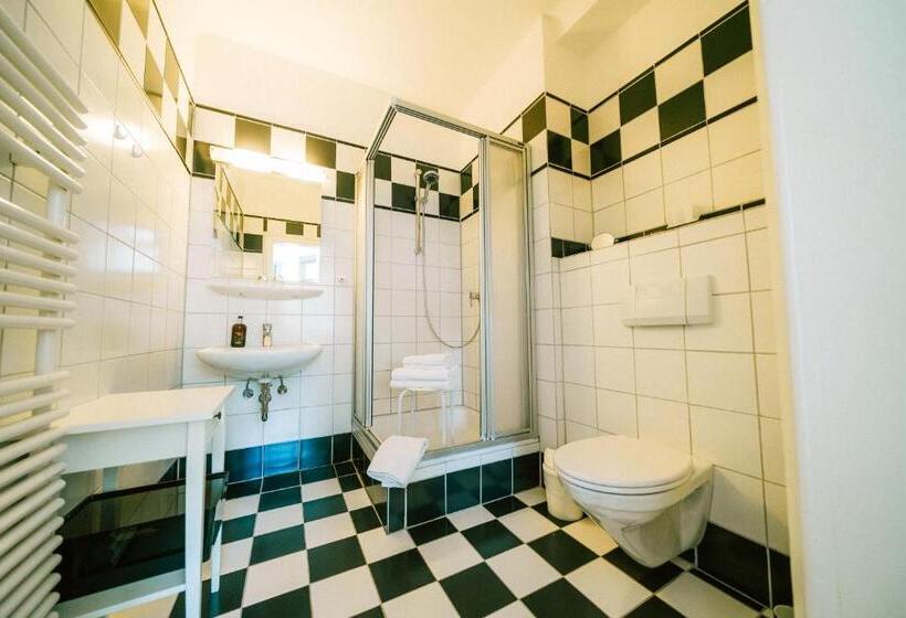 بنسيون Haus Till E