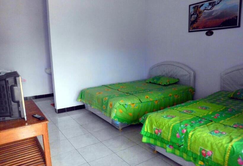 פנסיון Km 31 Sujono Guesthouse