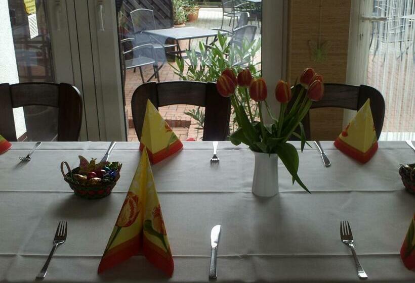 تختخواب و صبحانه Pension & Gasthaus Kahren