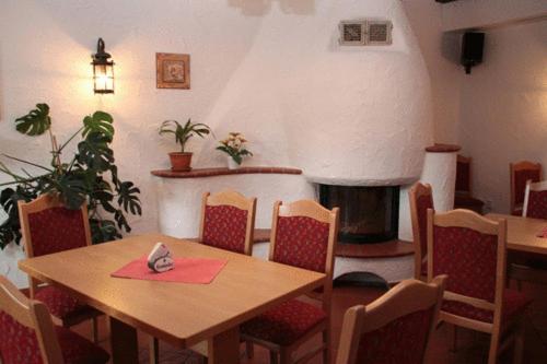 تختخواب و صبحانه Pension & Gasthaus Kahren
